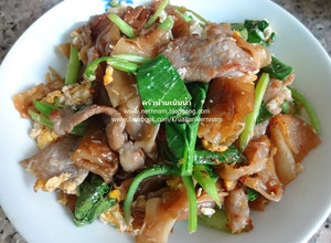รูปของ เส้นใหญ่ผัดซีอิ๊วหมู