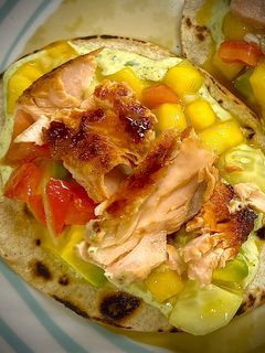 Una foto de Tacos tropicales de Salmón