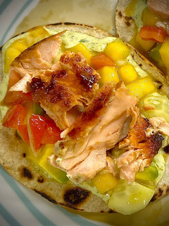 Una foto de Tacos tropicales de Salmón