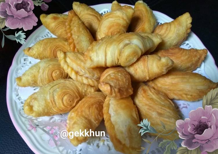 Curry Puff Super Kremes
