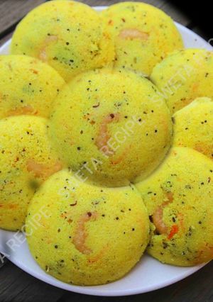 मेवे वाली इडली (meve wali idli recipe in Hindi) रेसिपी मुख्य फोटो