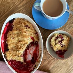 A picture of Plum crumble.