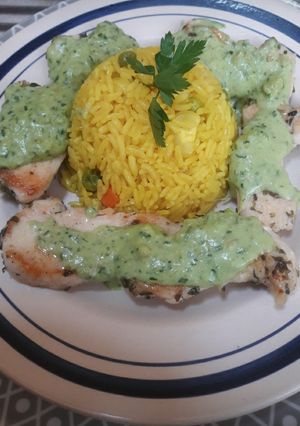 Una foto de Pechugas de pollo en salsa de perejil