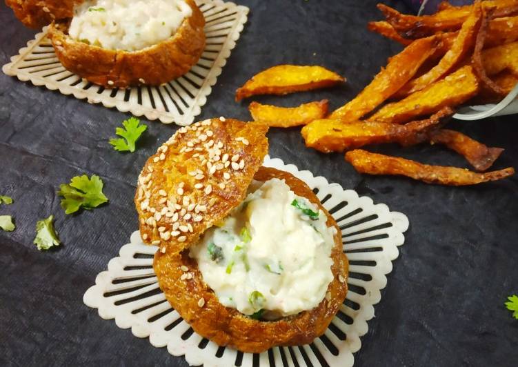 Baked buns filled aloo dip with pumpkin French fries