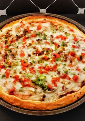 A picture of Low Budget Pizza 🍕.