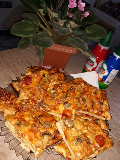 عکسی از دستور پیتزای گوشت و قارچ