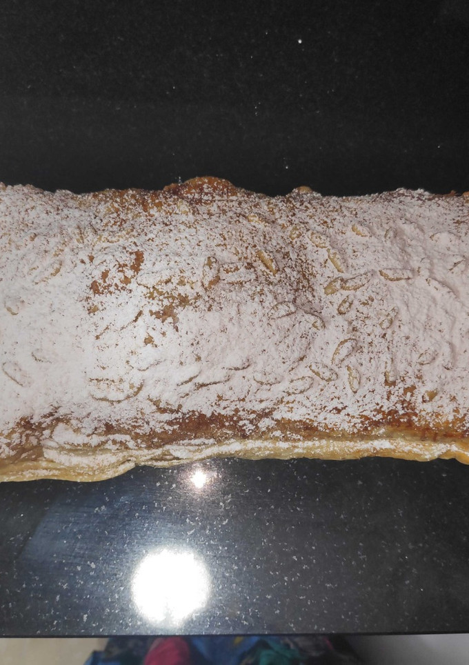 Una foto de Coca de hojaldre con chocolate