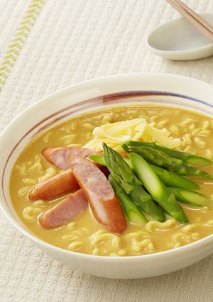 A picture of Mild Curry Ramen with Sausage.