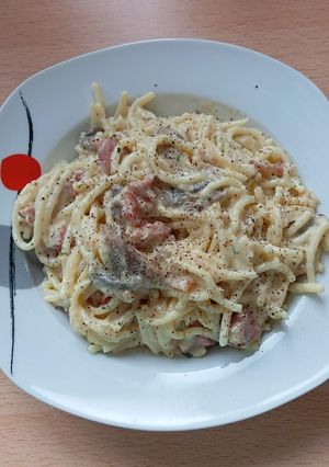 Una foto de Espaguetis a la "falsa carbonara"😋😋