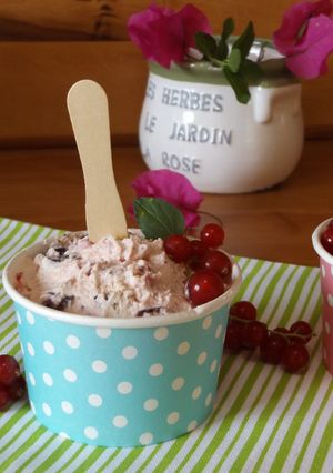 Foto principal de Helado de queso y nata con frutos rojos