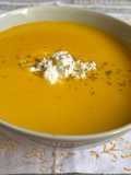Crema de pastanaga amb formatge cottage i pols de farigola