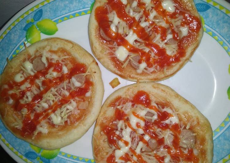 Langkah Mudah untuk Membuat Pizza Mini, Enak Banget