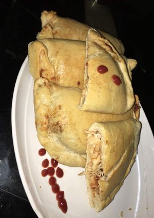 A picture of Chicken pizza pie.