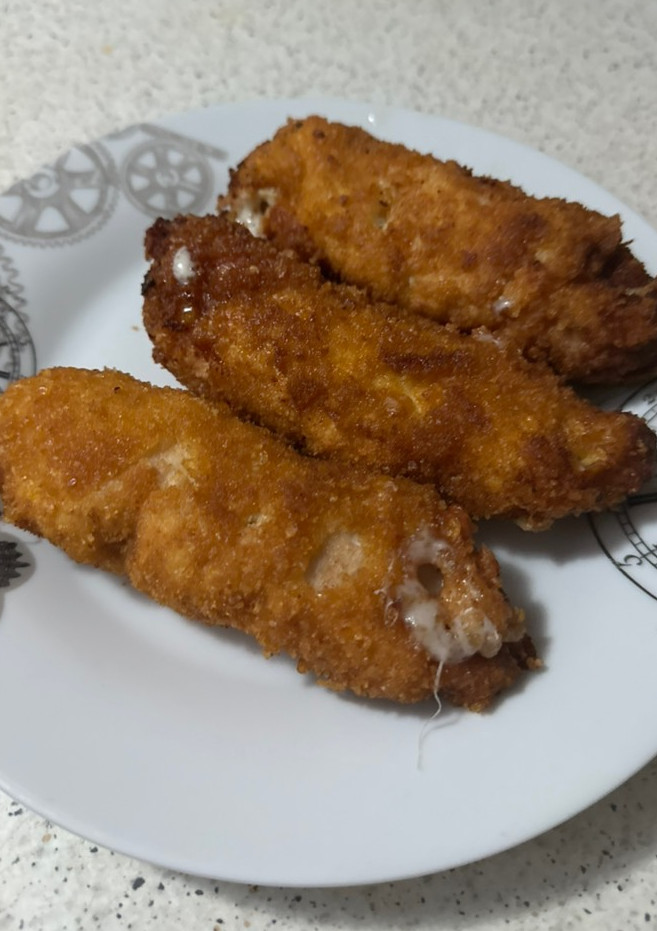 Una foto de Pollo empanado relleno
