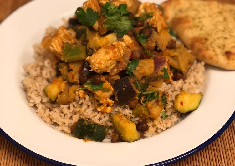 Quick and Easy “Snowed in” chicken and aubergine curry ❄️🌶