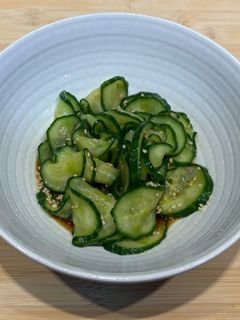 Una foto de Ensalada de pepino japonesa (Sunomono)
