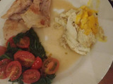 Muslos con ensalada de verdes y cherrys