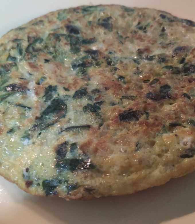 Foto principal de Tortilla de calabacín, espinacas, cebolla y especias