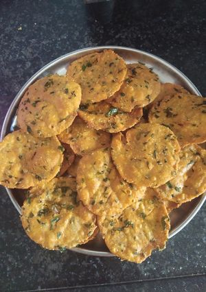 મેથી ની પુરી રેસીપી મુખ્ય ફોટો