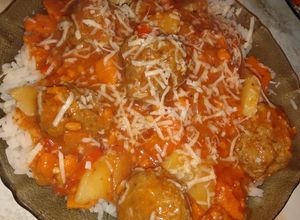 Una foto de Albóndigas (Estofado) con Arroz