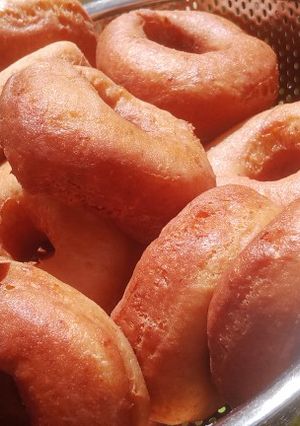 A picture of Fluffy ring doughnuts.