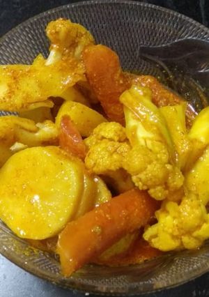 गाजर गोभी का आचार (gajar gobhi ka achar recipe in Hindi) रेसिपी मुख्य फोटो