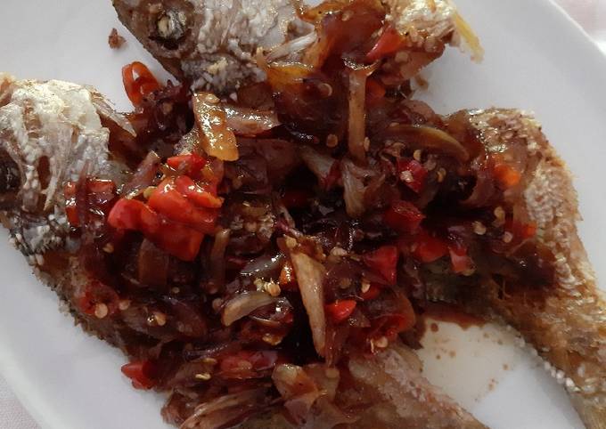 Ikan Goreng Saos Manis Pedas