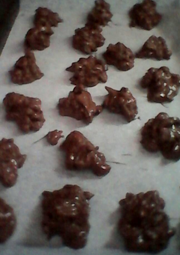 A picture of Peanut Butter Clusters.