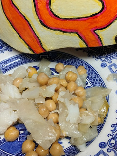 Una foto de Bacalao con repollo y garbanzos
