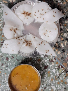 ઈડલી સંભાર (Idli Sambhar Recipe In Gujarati) રેસીપી મુખ્ય ફોટો