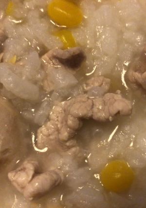 玉米肉絲貢丸粥 的食譜成品照片