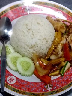 รูปของ ปลาหมึกผัดยอดข้าวโพดราดหน้าข้าว