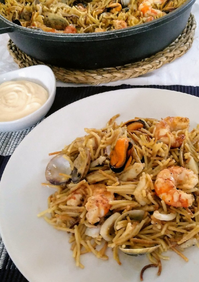 Una foto de Fideuà (como nos gusta en casa)