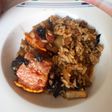 Arroz al horno con trompetas y torreznos