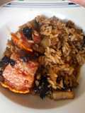 Arroz al horno con trompetas y torreznos