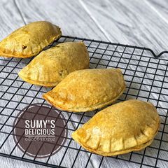 A picture of Baked meat pie.