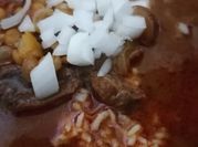 Una foto de guiso de garbanzos tradicional