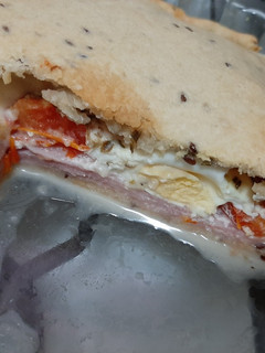 Una foto de Tarta de jamón y queso con masa de tarta amasada
