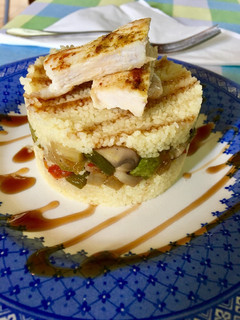 Una foto de Cous cous con verduras y pollo al curry