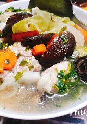 Hình của món Canh bắp cải sườn non nấm đông cô.