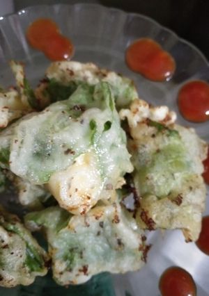 A picture of Palak cheese pakoda.