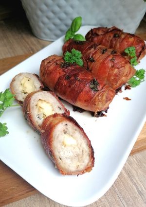 Zdjęcie przepisu Roladki schabowe w szynce parmeńskiej.
