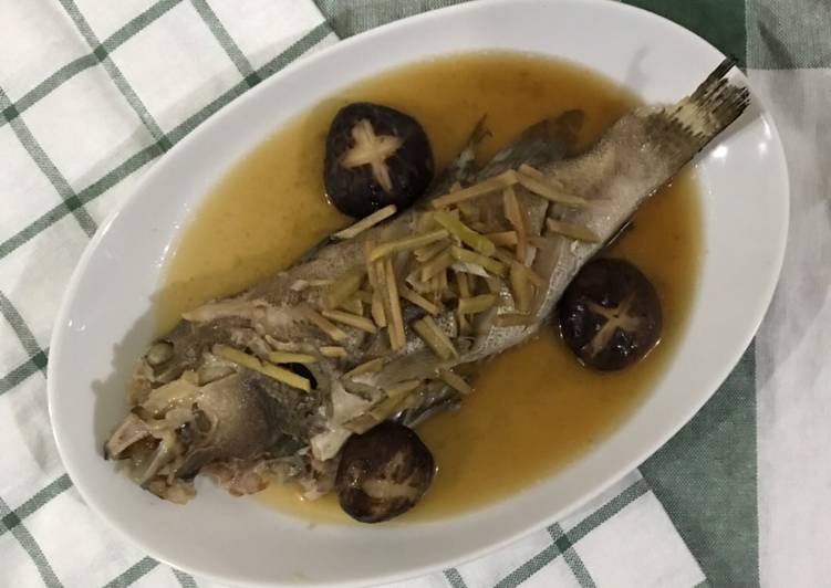 Recipe of Tasty Ginger and soy sauce streamed grouper