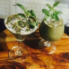 A picture of Apple-Banana Kiwi Chia Oats & Matcha-Smoothie: Vegan.