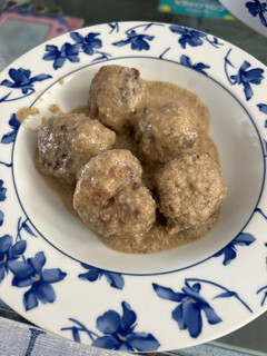 Una foto de Albóndigas con salsa de champiñones