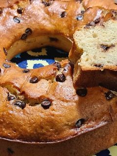 Una foto de Torta de bananas, yogur y chips de chocolate