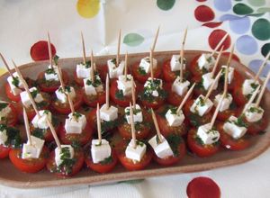 Una foto de Tomates cherry con queso de oveja, para aperitivo
