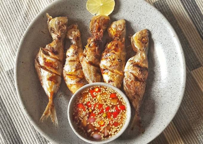 Resep Ikan Selar Bakar Sambel Wijen Oleh Yuanisa Pardi Cookpad