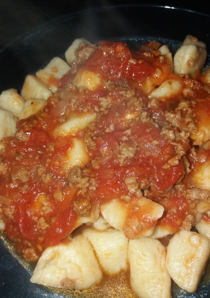Una foto de Ñoquis con salsa bolognesa super fáciles ¡! 😋