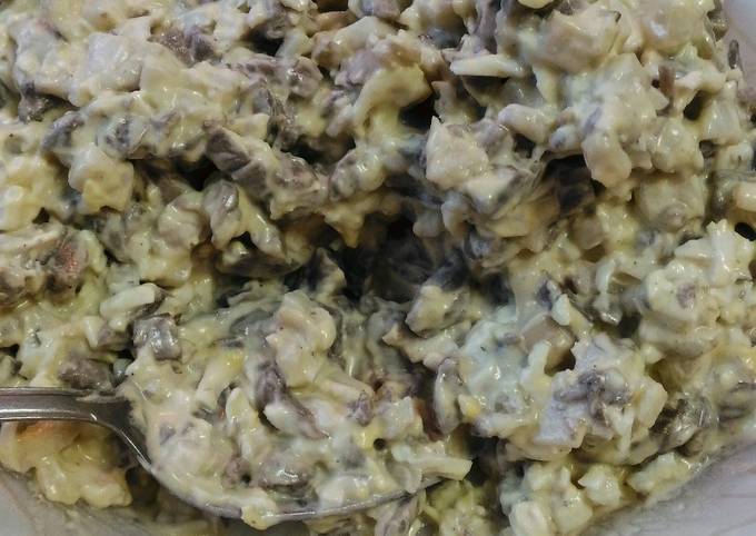 Салат с грибами и кальмарами
